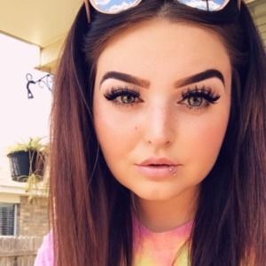 Meet your Posher, Monica